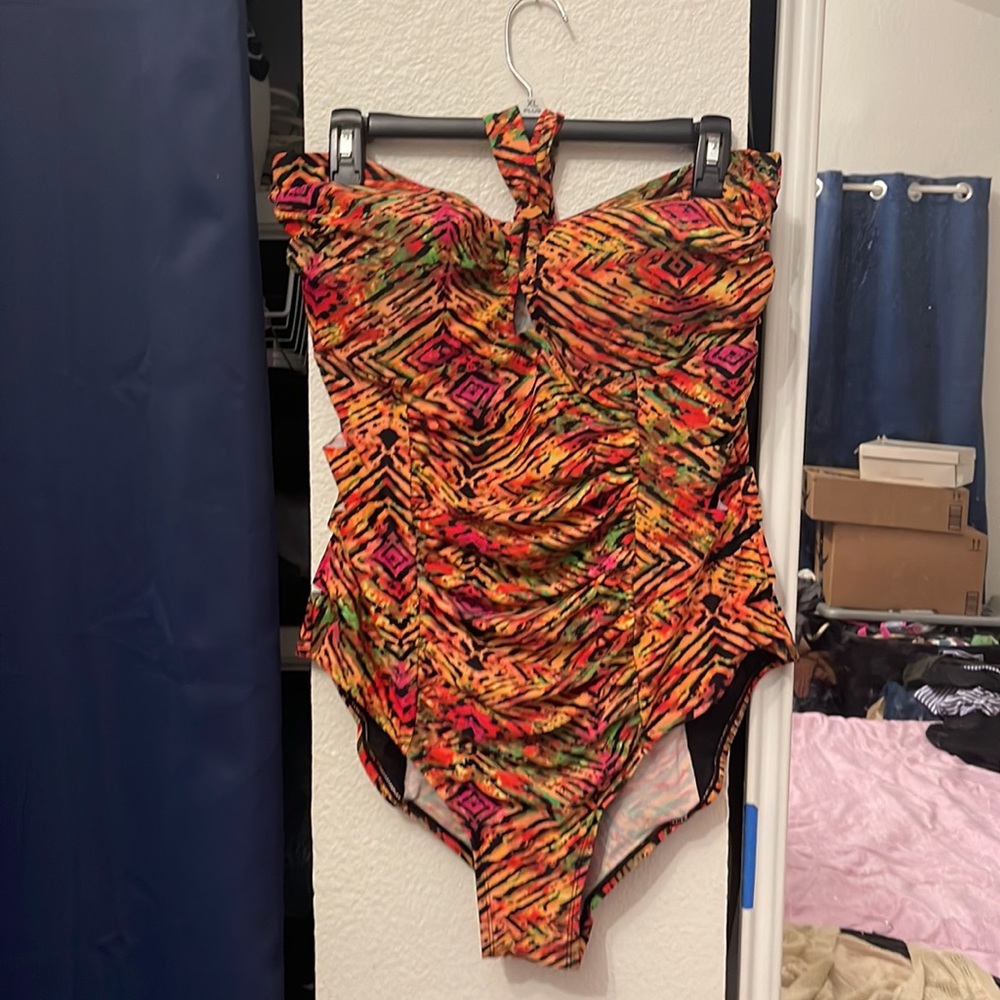 Bathing suit - Picture 2 of 12